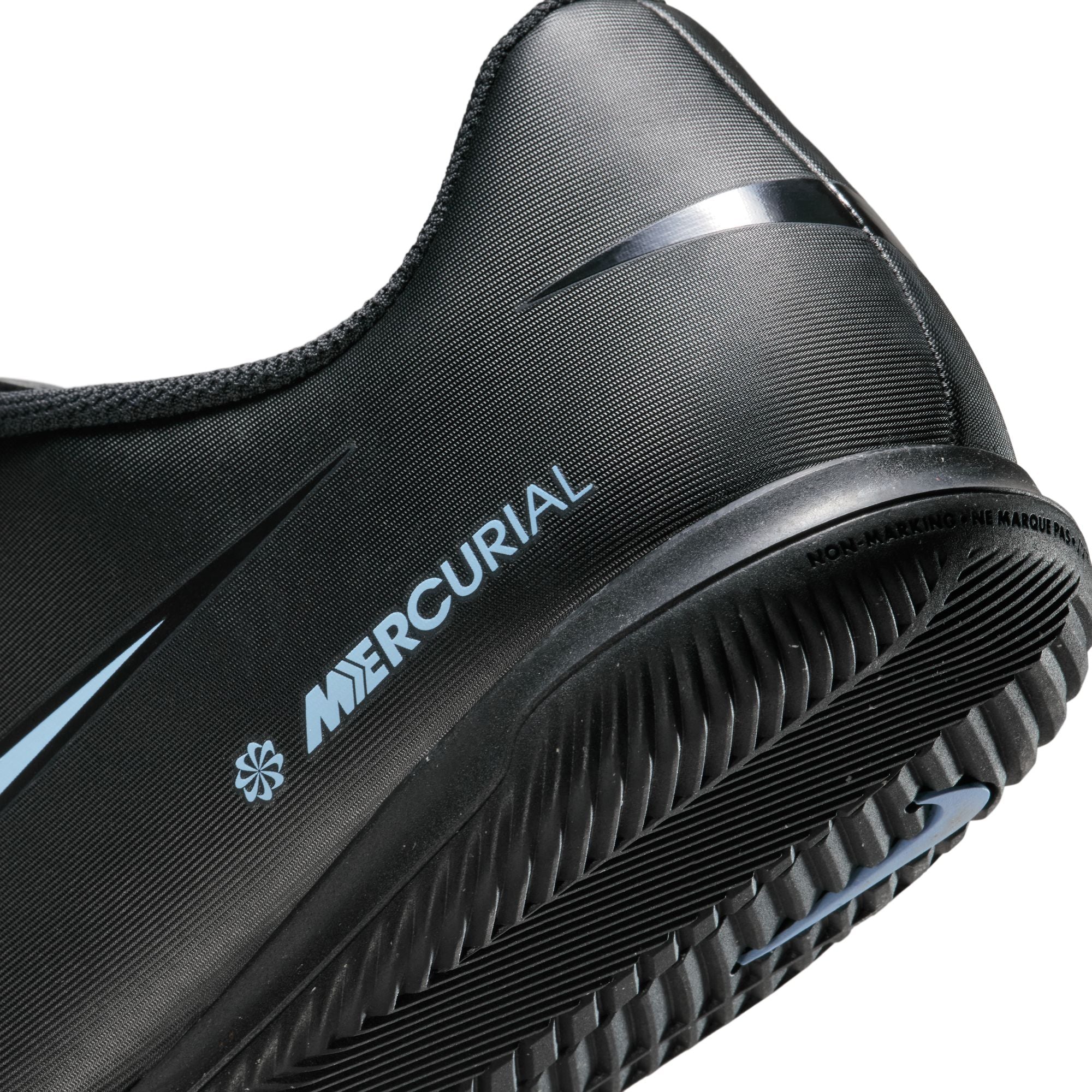 Nike Mercurial Vapor 16 Club Indoor/Court Low-Top Soccer Shoes