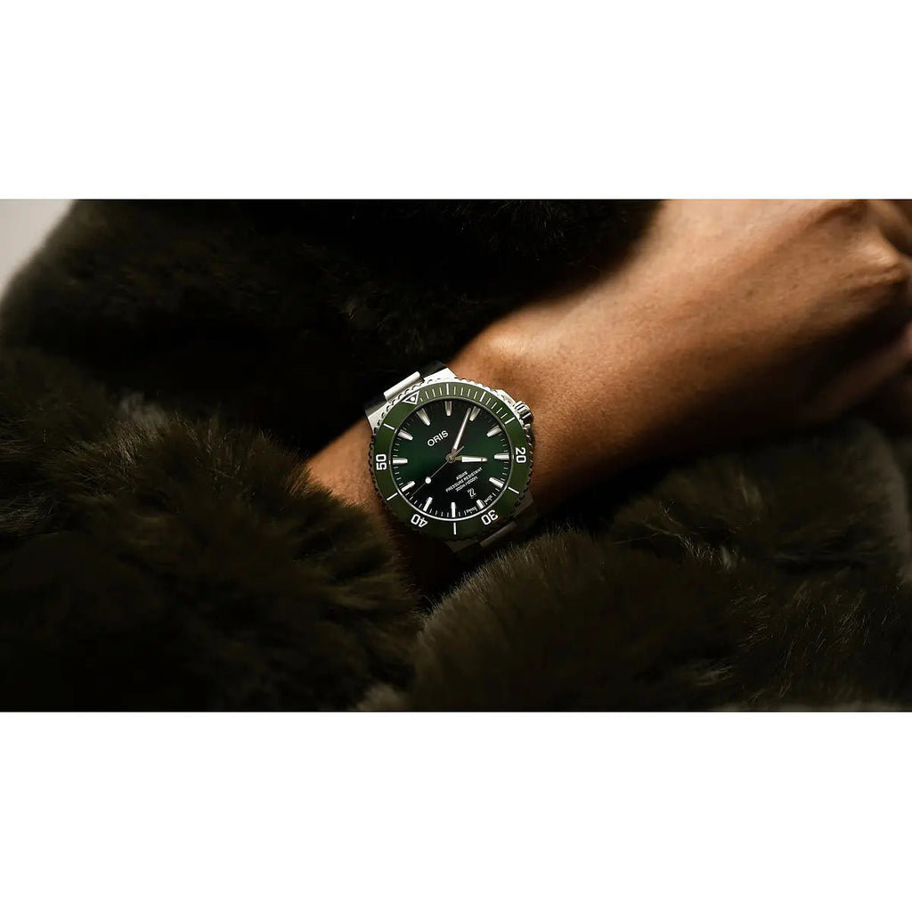 Oris Aquis Date Verde 01 733 7789 4157-07 8 23 04Peb
