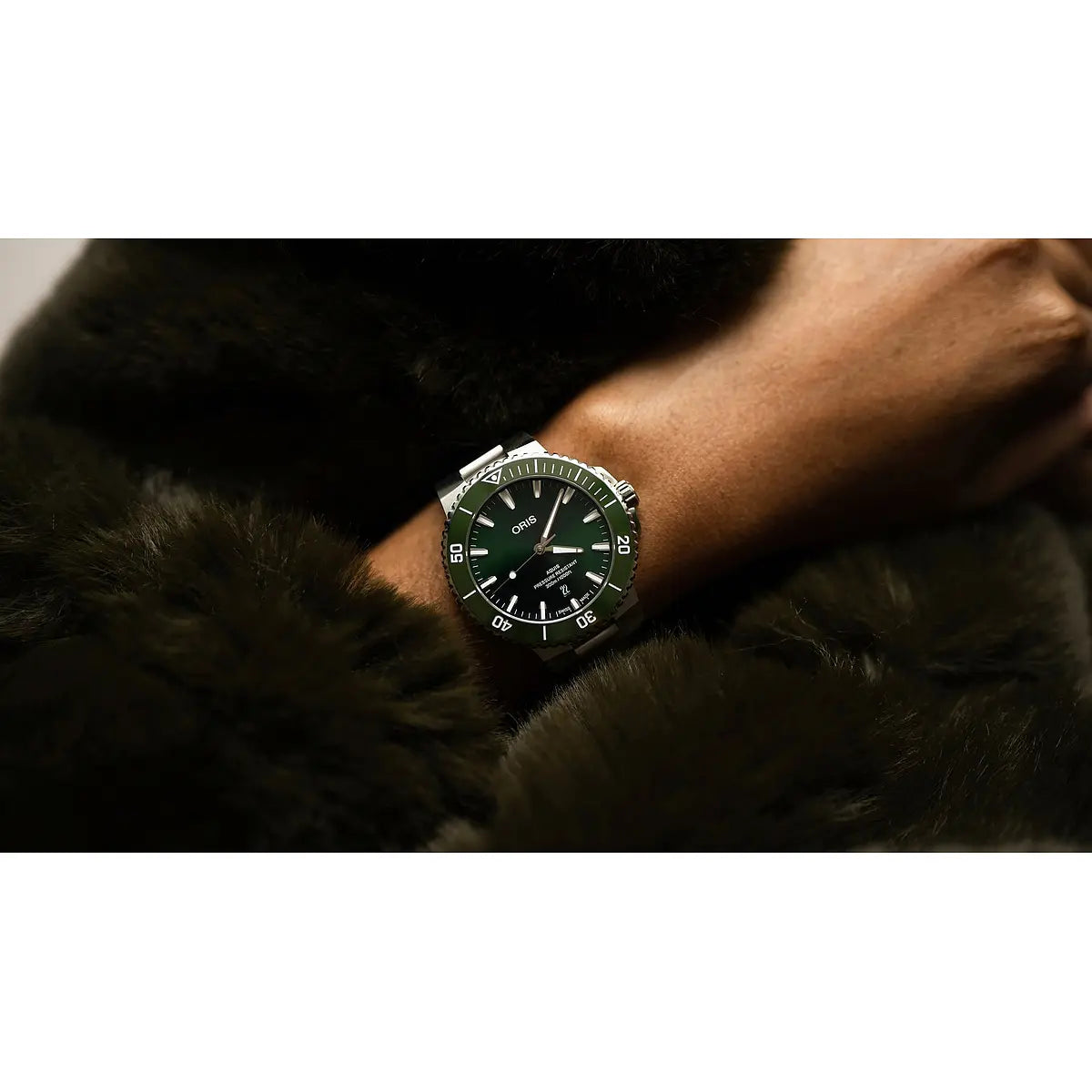 Oris Aquis Date Verde 01 733 7789 4157-07 8 23 04Peb