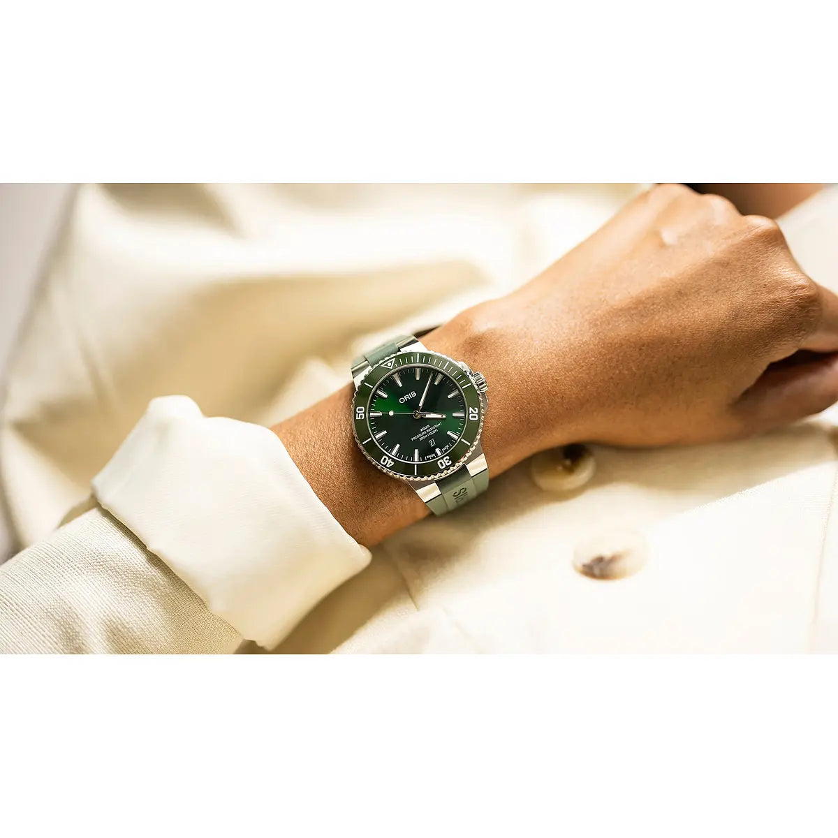 Oris Aquis Date Verde 01 733 7789 4157-07 4 23 37Fc