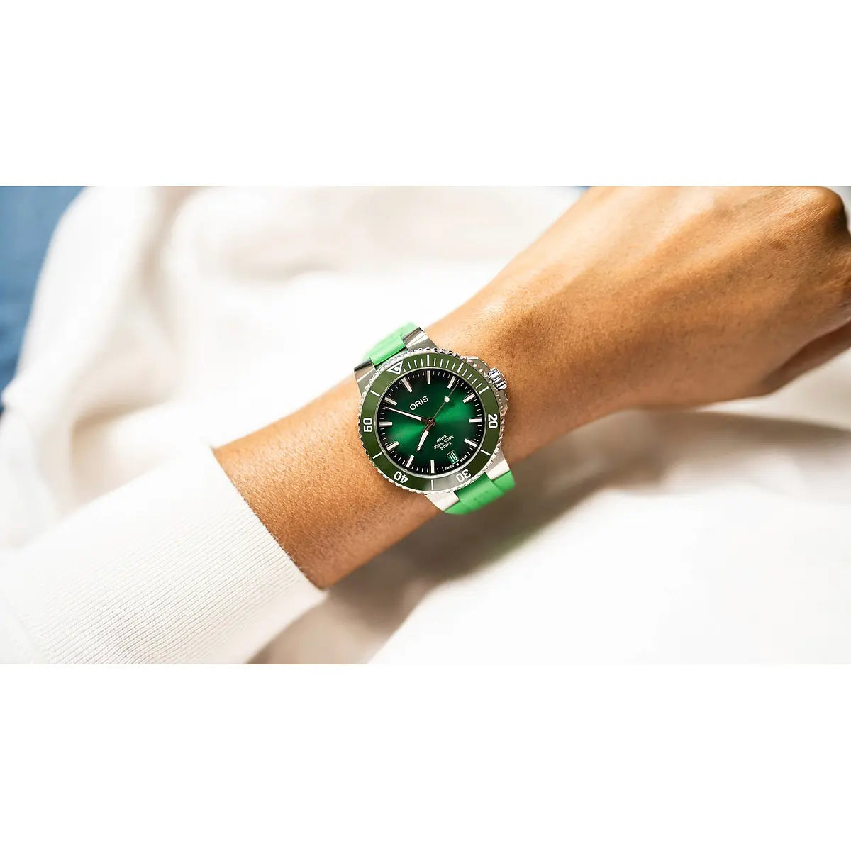 Oris Aquis Date Verde 01 400 7790 4157-07 4 23 47Eb