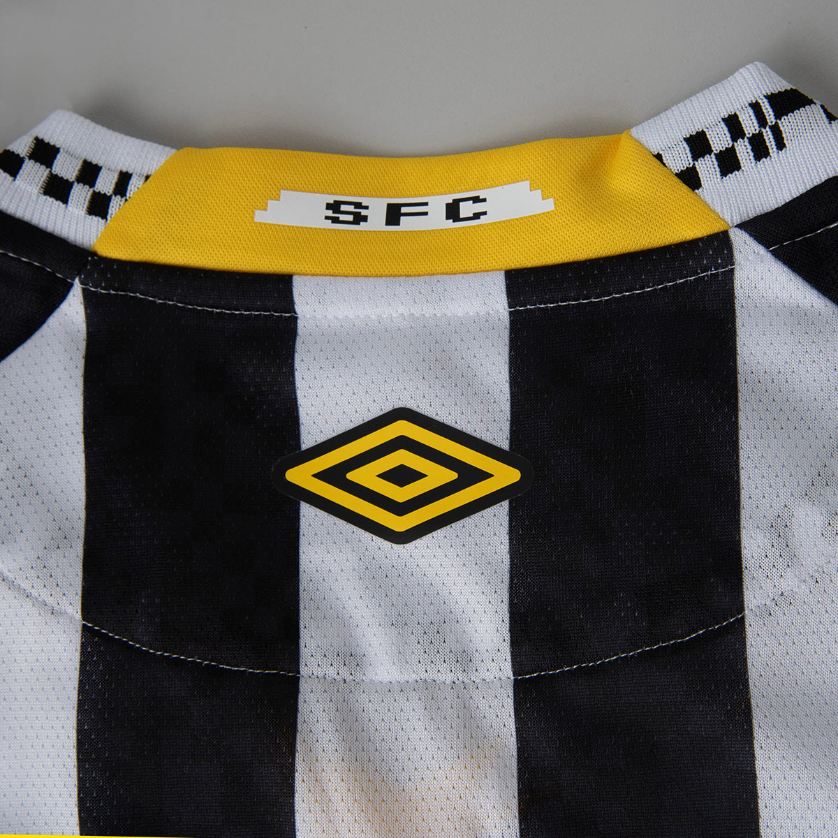 Umbro Men's Santos FC 25/26 Away Jersey