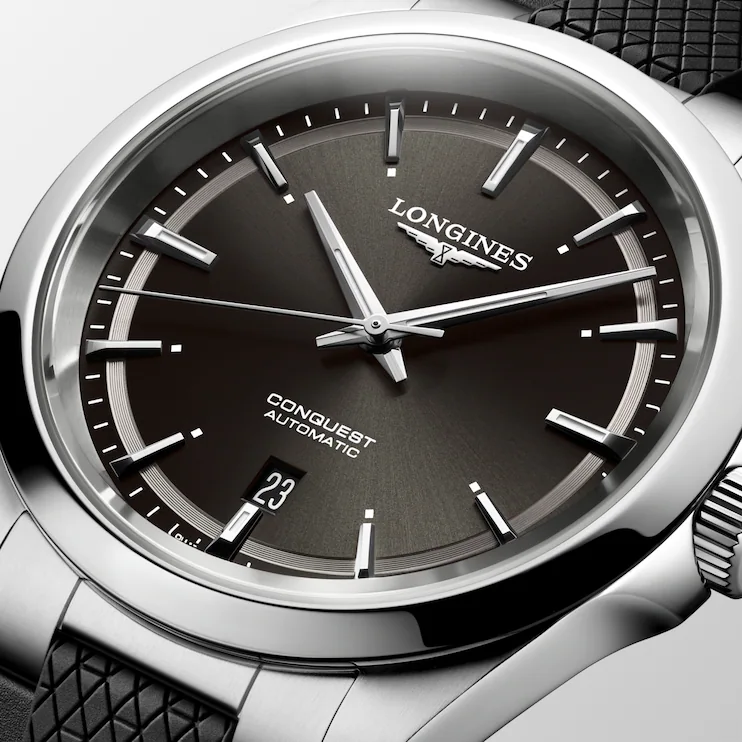 Conquest Auto 41 mm Black on Rubber Strap