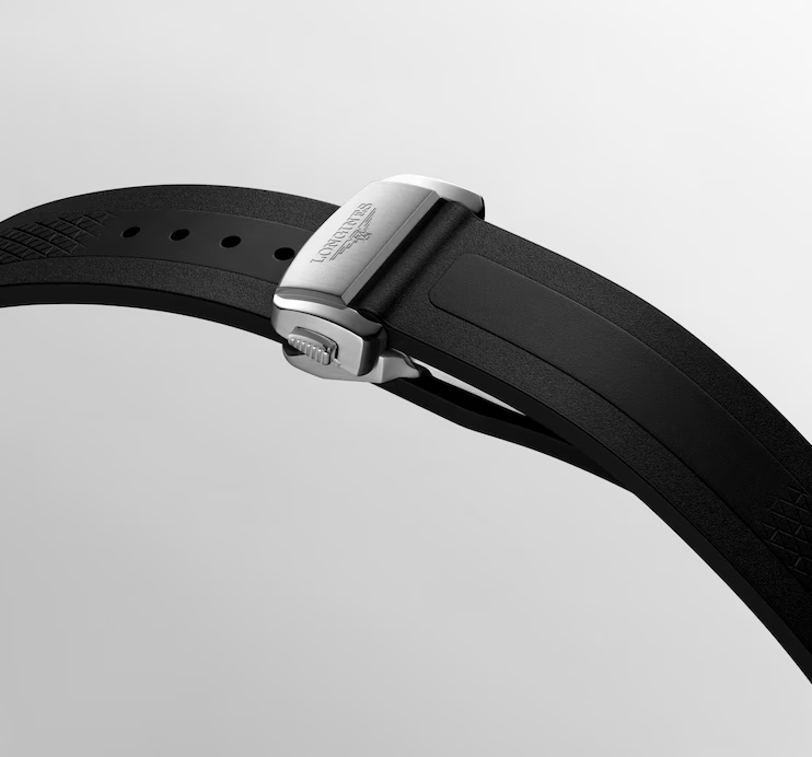Conquest Auto 41 mm Black on Rubber Strap